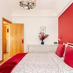 Top Location Beautiful Apartment!